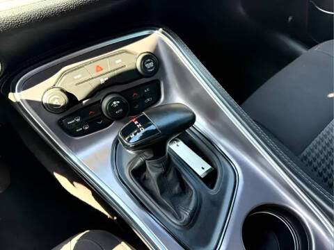 2015 Dodge Challenger SXT