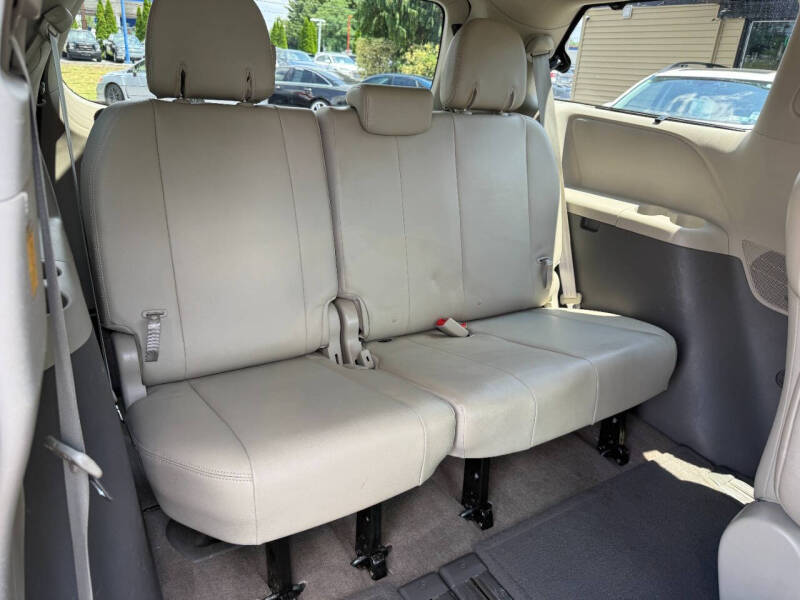2012 Toyota Sienna XLE 8-Passenger