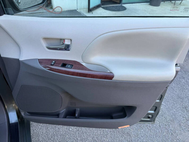 2014 Toyota Sienna