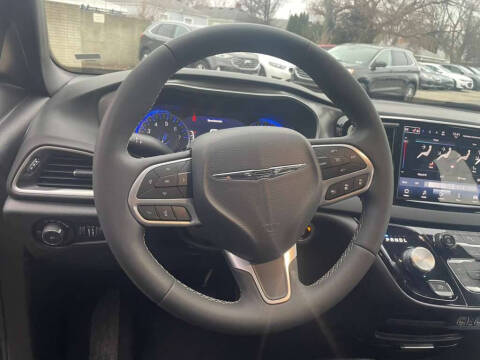 2025 Chrysler Pacifica Select