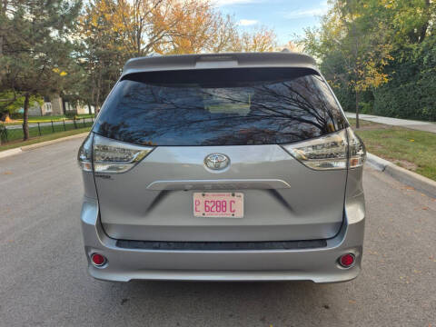 2011 Toyota Sienna SE 8-Passenger