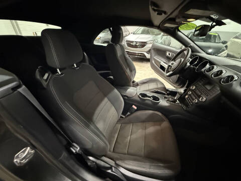 2016 Ford Mustang V6