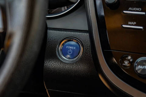 2020 Toyota Camry Hybrid LE