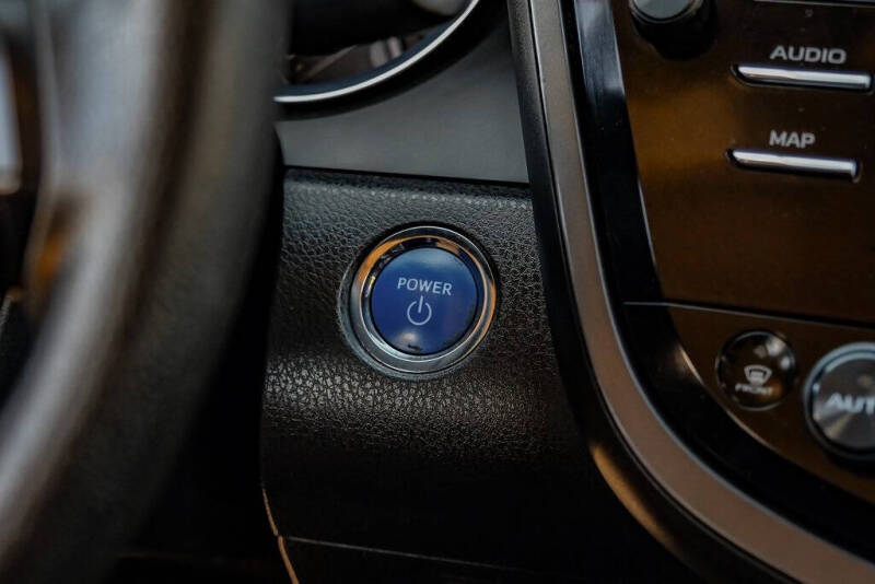 2020 Toyota Camry Hybrid LE