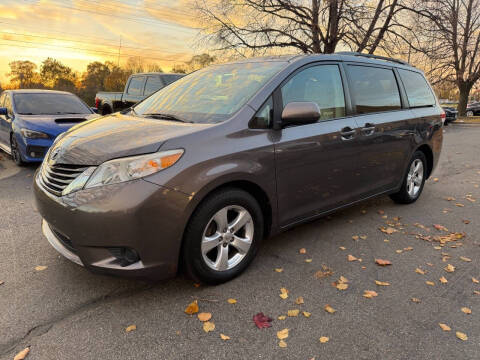 2012 Toyota Sienna LE 8-Passenger