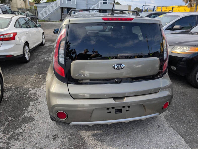 2017 Kia Soul +