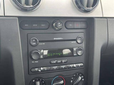 2006 Ford Mustang V6 Deluxe