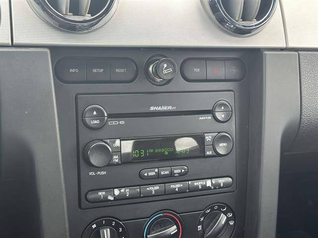 2006 Ford Mustang V6 Deluxe