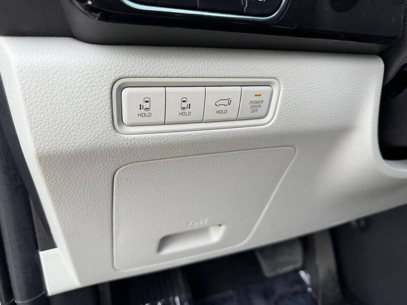 2024 Kia Carnival EX