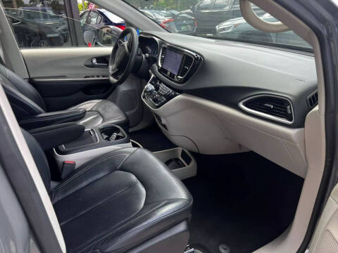 2022 Chrysler Pacifica Touring L