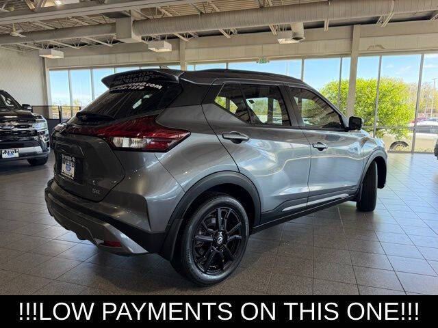 2021 Nissan Kicks SR