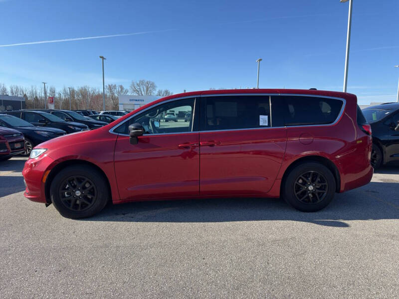 2025 Chrysler Pacifica Select