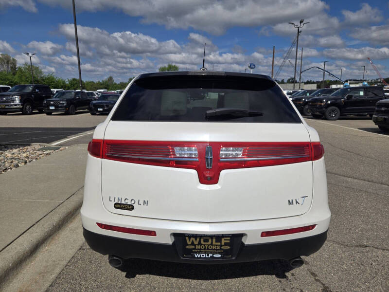 2017 Lincoln MKT Elite
