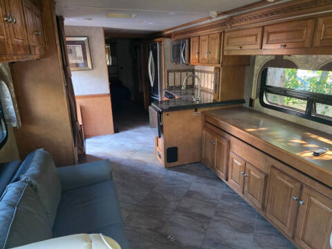 2017 Winnebago Adventurer 37