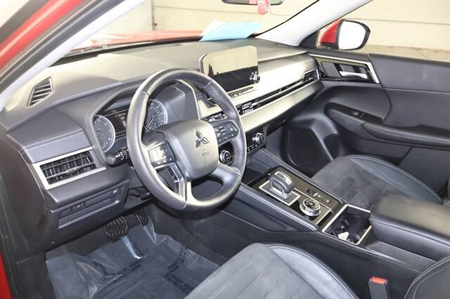 2023 Mitsubishi Outlander SE