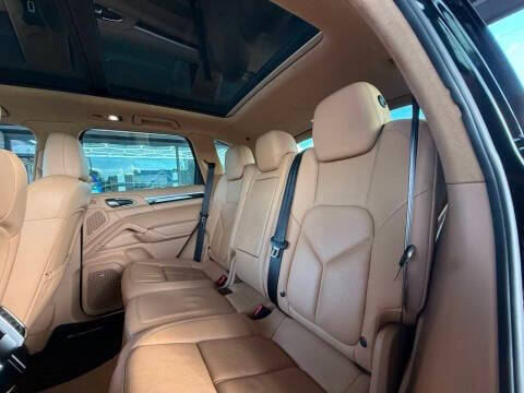 2014 Porsche Cayenne GTS