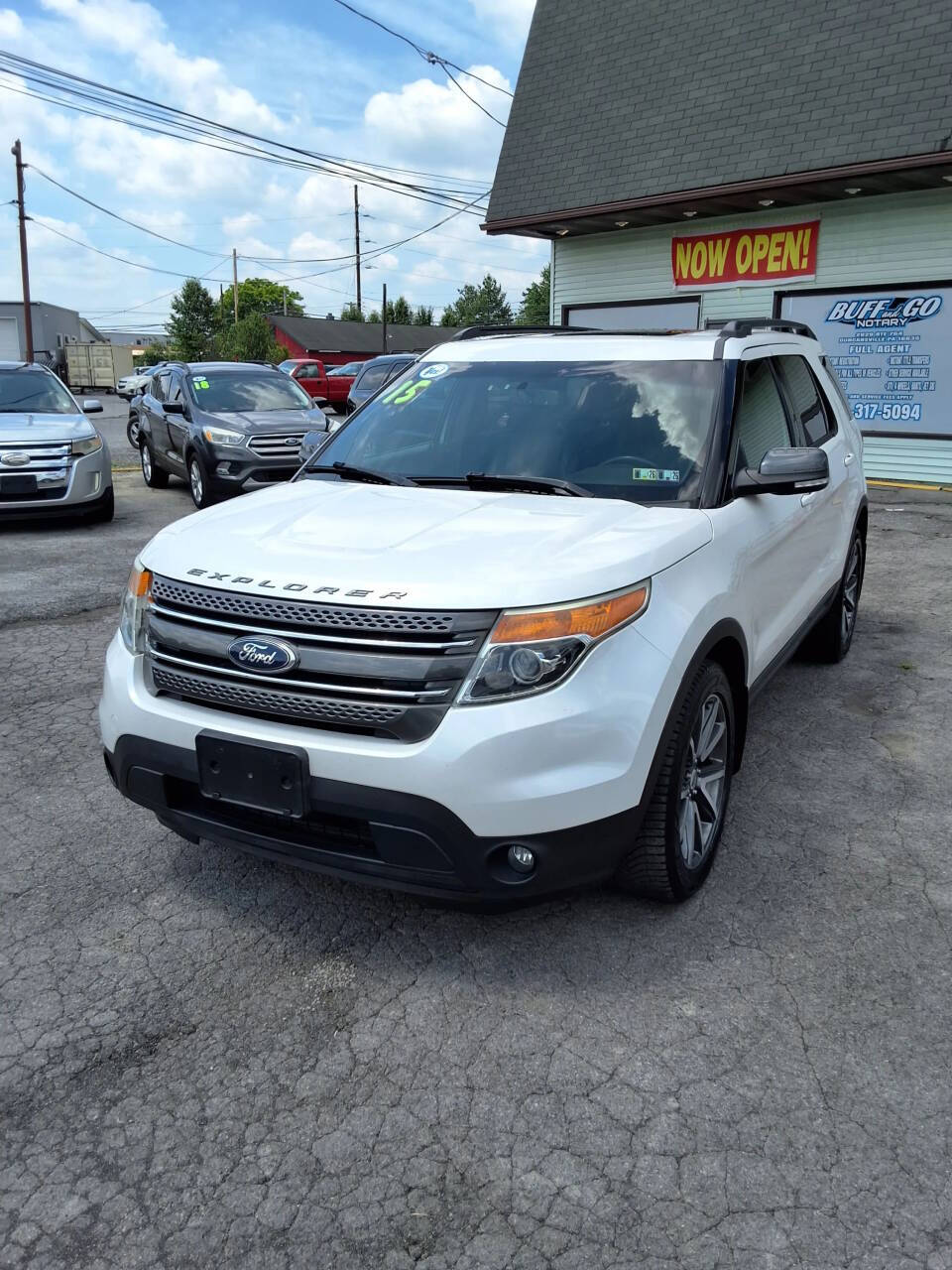 White 2015 Ford Explorer XLT AWD XLT 4dr SUV 1