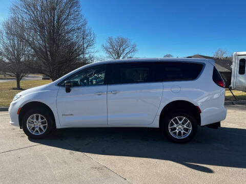 2024 Chrysler Pacifica Touring