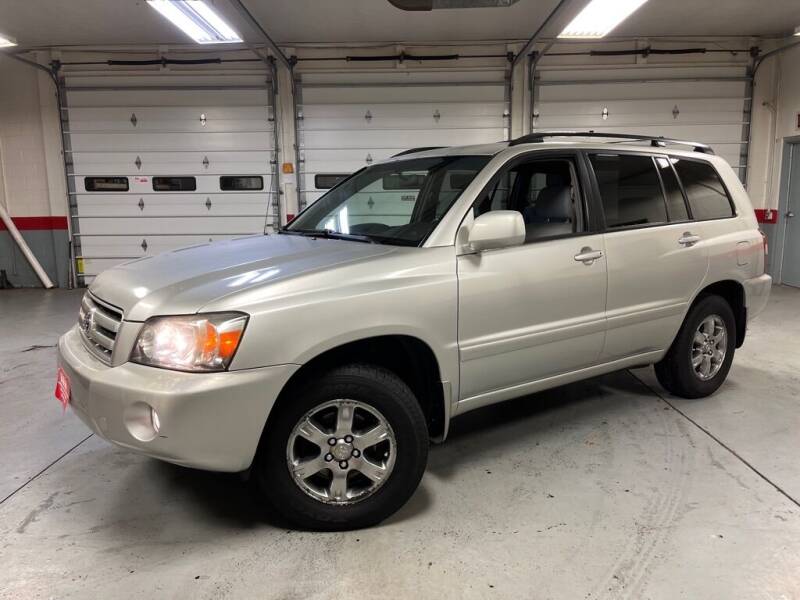 2005 Toyota Highlander for sale at Mission Auto SALES LLC in Canton OH
