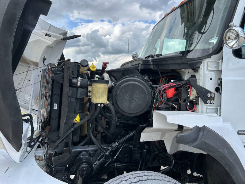 2013 International 7300 Digger Derrick Truck