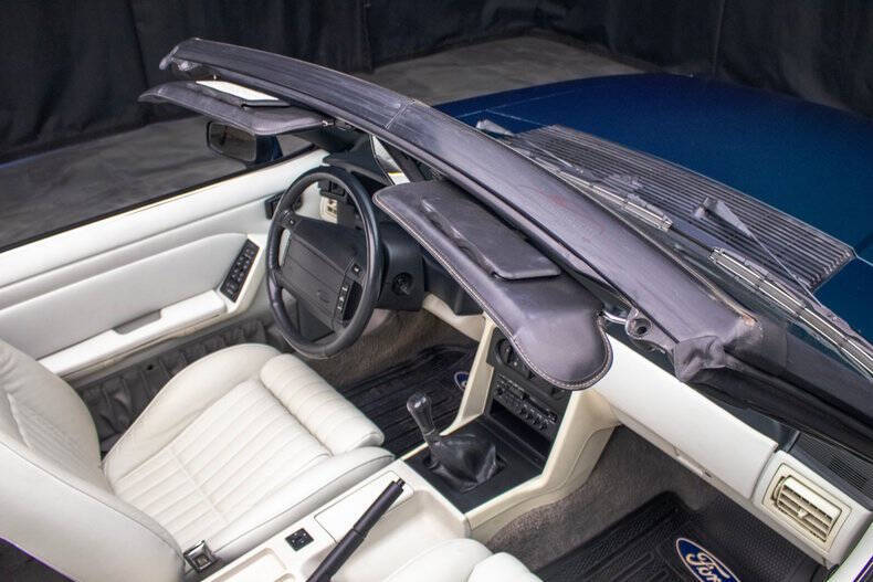 1990 Ford Mustang