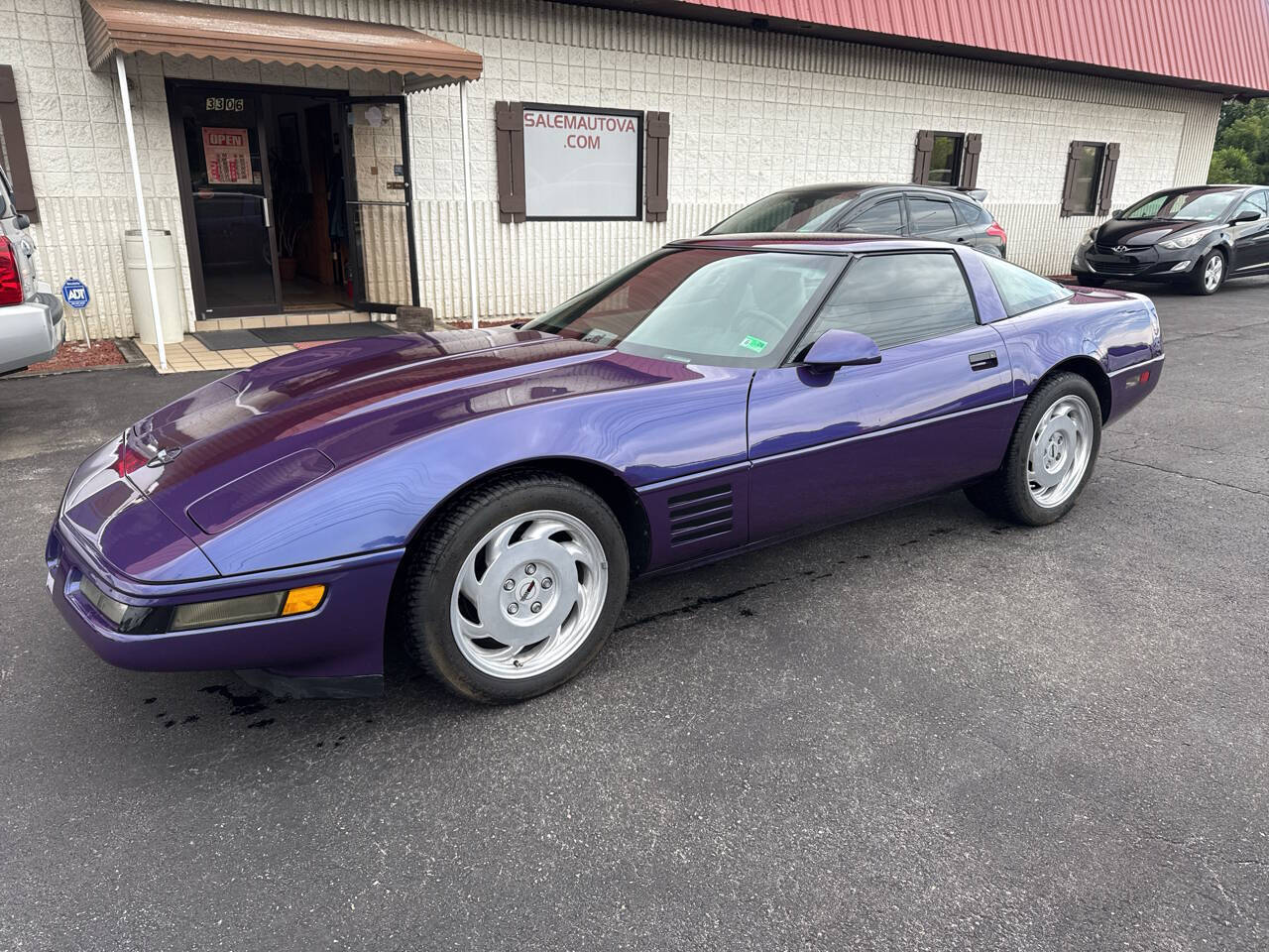 Red 1992 Chevrolet Corvette Base 2dr Hatchback 1
