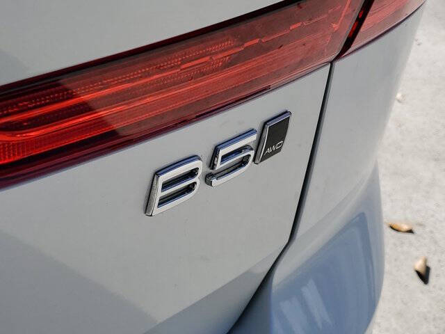 2023 Volvo XC60 B5 Plus Dark Theme