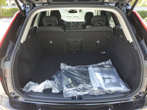 2025 Volvo XC60 B5 Core Dark Theme