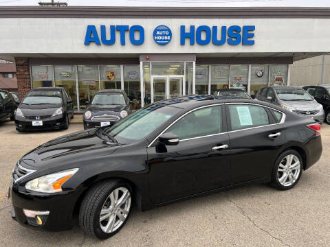 2014 Nissan Altima for sale at Auto House Motors in Downers Grove IL