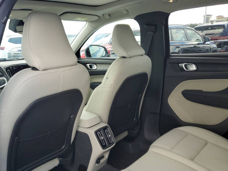 2026 Volvo XC40 B4 Plus