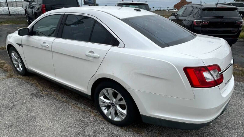 2011 Ford Taurus SEL