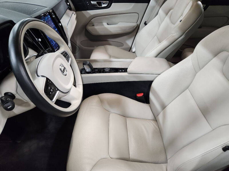 2023 Volvo XC60 Recharge T8 Plus Bright Theme