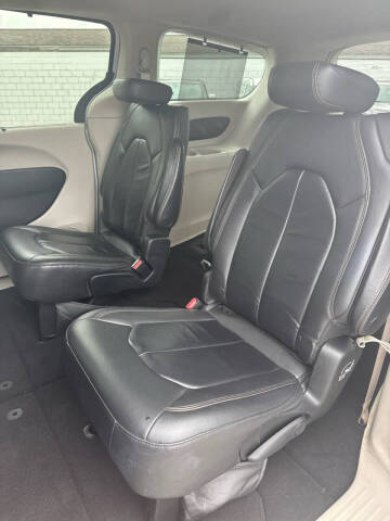 2017 Chrysler Pacifica Touring-L