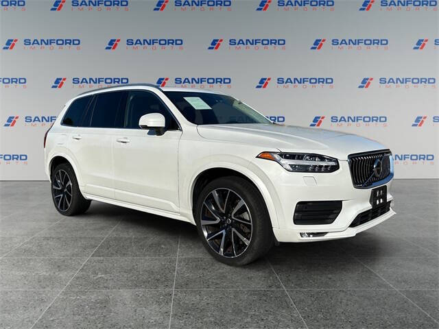 2021 Volvo XC90 T6 Momentum 7-Passenger