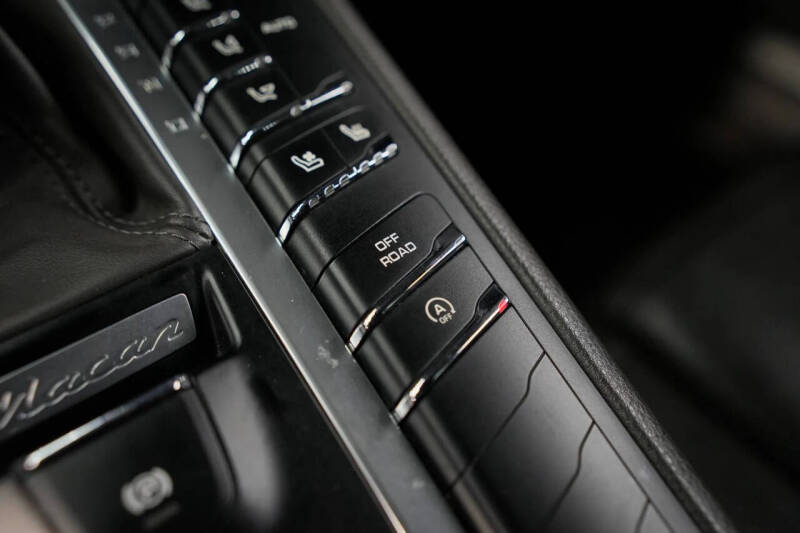 2015 Porsche Macan S