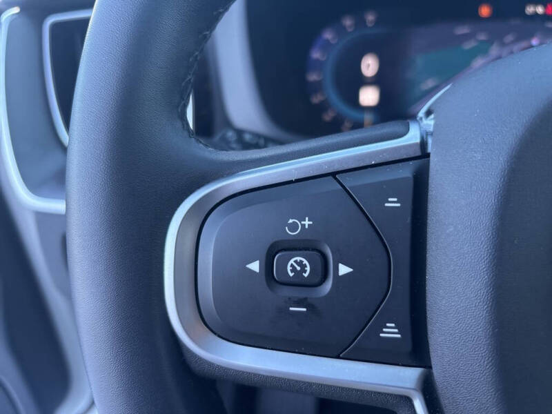 2025 Volvo XC60 B5 Core Dark Theme