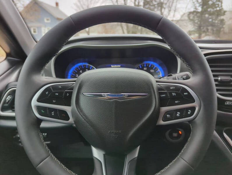 2025 Chrysler Pacifica Select