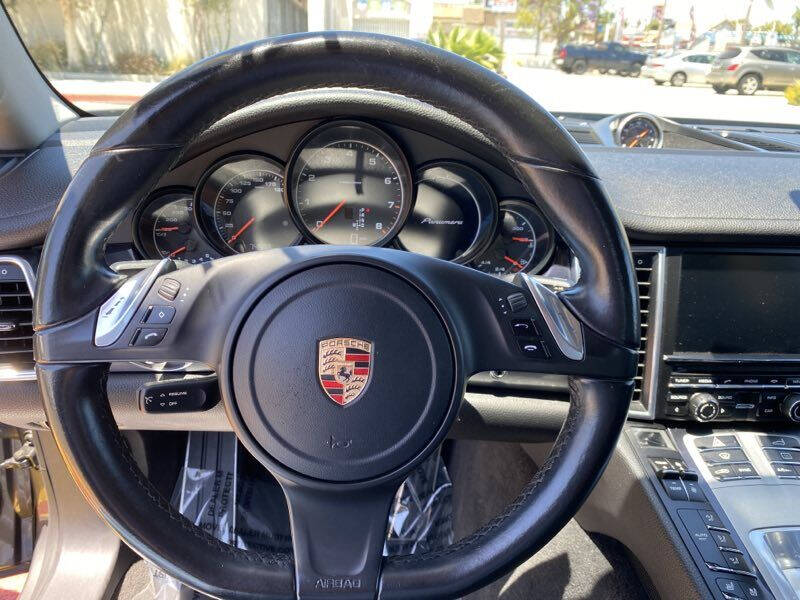 2015 Porsche Panamera 4