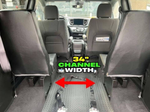 2024 Chrysler Pacifica Touring