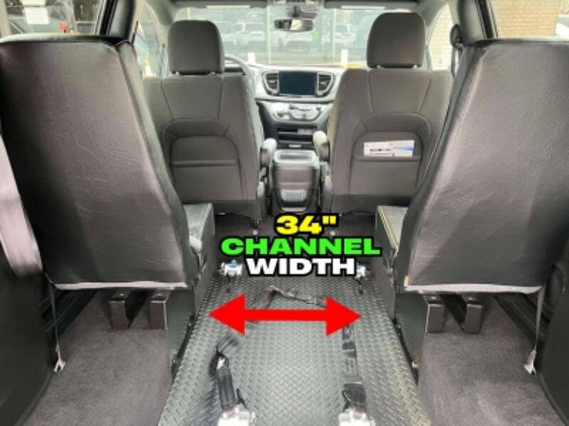 2024 Chrysler Pacifica Touring