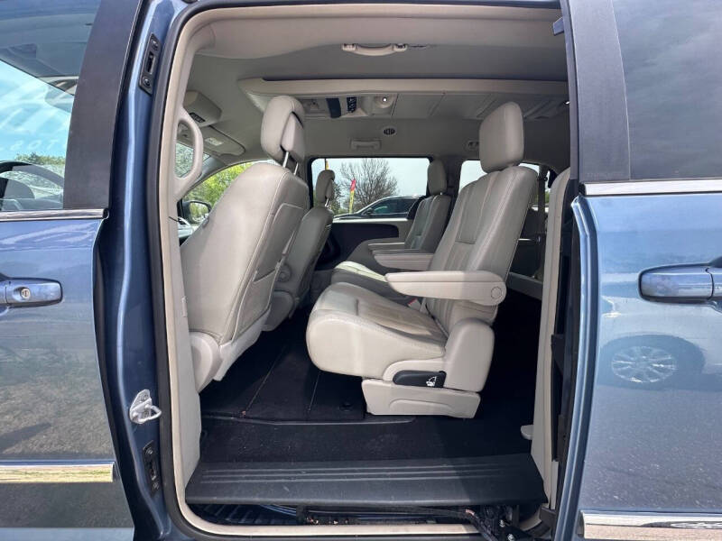2012 Chrysler Town and Country Touring