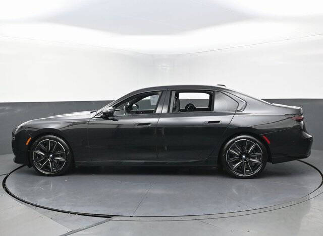 2023 BMW 7 Series 740i