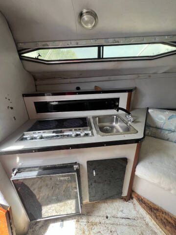 1990 Regal Commodore 265 Cabin Cruiser