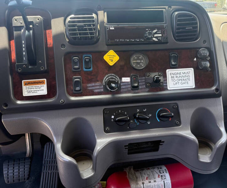 2020 Freightliner M2 106