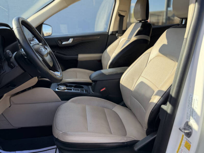 2020 Ford Escape Titanium