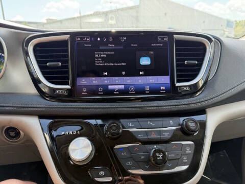 2022 Chrysler Pacifica Hybrid Touring L