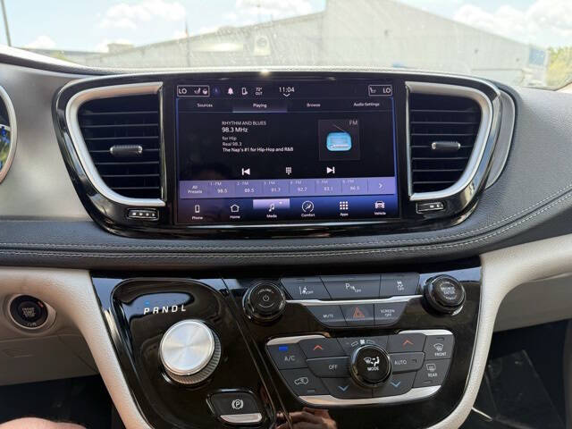 2022 Chrysler Pacifica Hybrid Touring L