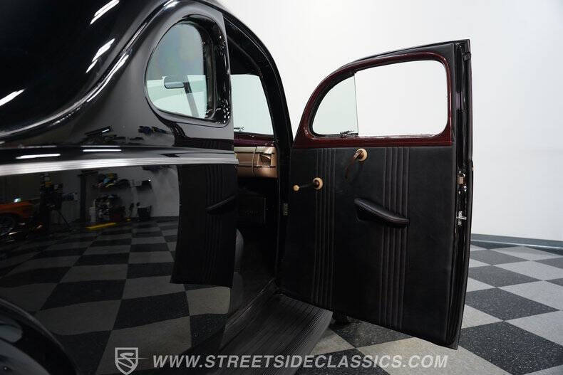 1940 Ford Deluxe