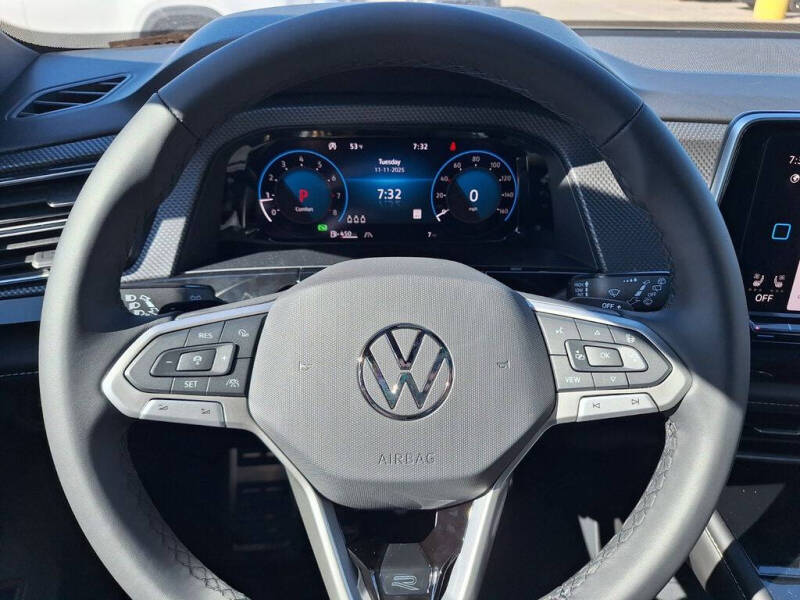 2026 Volkswagen Atlas Cross Sport SEL Premium R-Line 4Motion