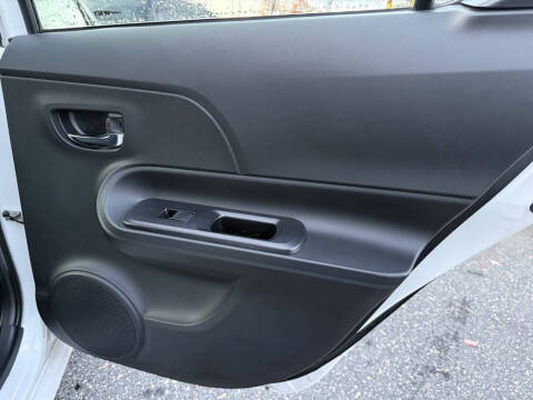 2016 Toyota Prius c Three